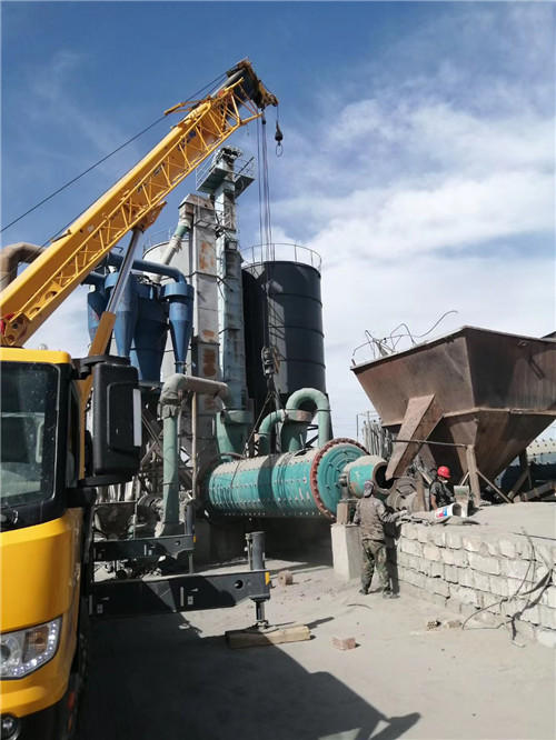 北湖区设备搬运等各类工程项目中，吊车起着关键作用