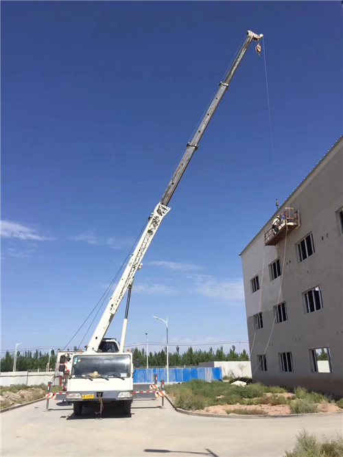 北湖区“轻装强干”—— 吊车的 “轻量化臂架” 技术