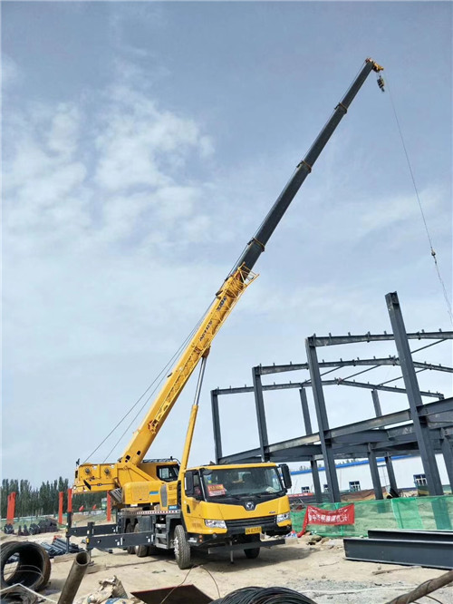 北湖区超高层建筑钢结构吊装案例